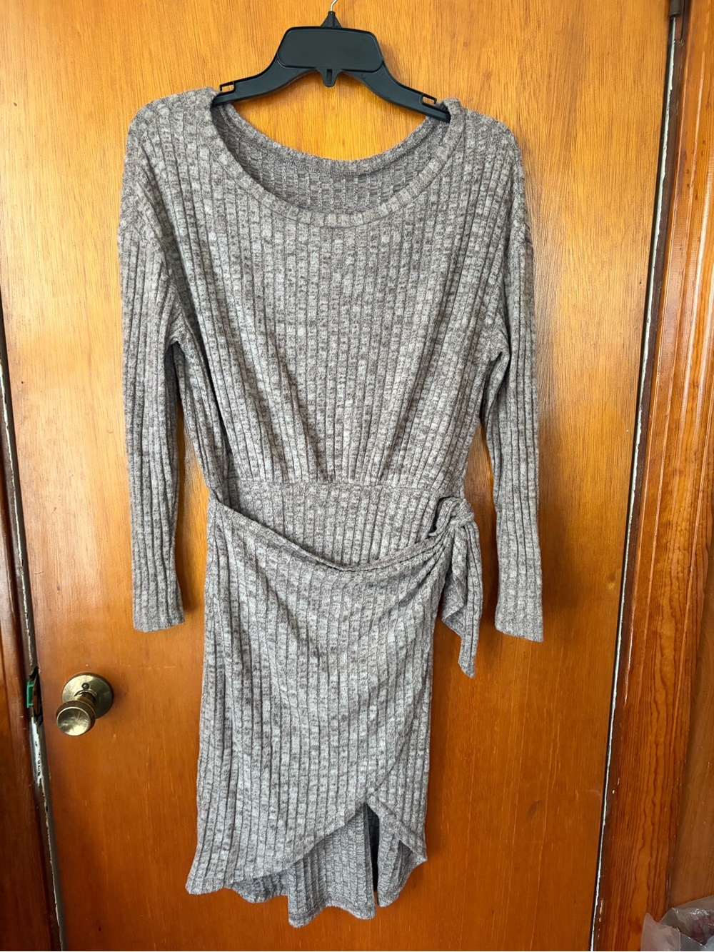 Ribbed Knit Tie-Waist Midi Dress in Heather Gray/Tan